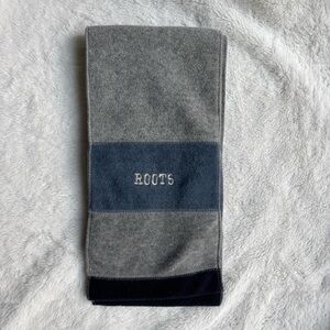 ROOTS Athletics Fleece Scarf Gray Blue Block One Size Unisex